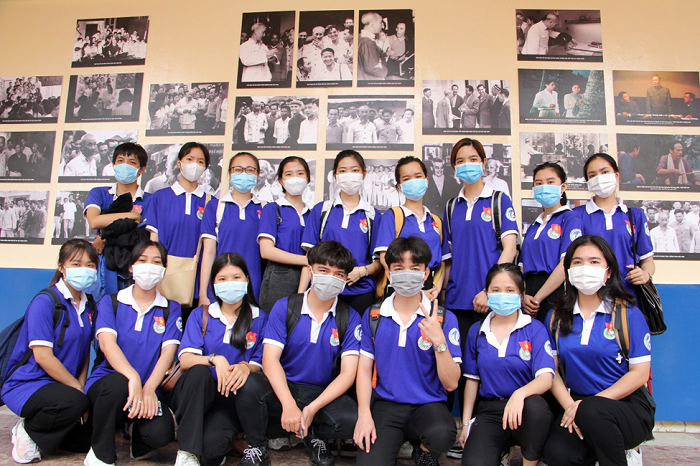 Sinh viên Đại học Văn hóa TP. Hồ Chí Minh tham gia khai mạc triển lãm “Hình ảnh và hình tượng Chủ tịch Hồ Chí Minh trong các tác phẩm điện ảnh”