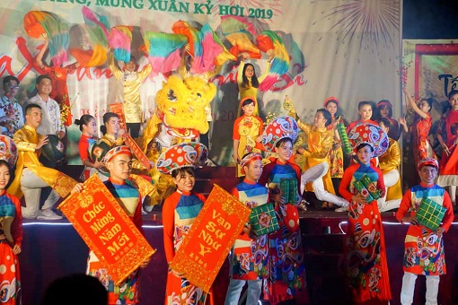 “Mùa xuân và chiến sĩ”: chương trình giao lưu nghệ thuật đầu năm của sinh viên Khoa Quản lý văn hóa, nghệ thuật và Công an tỉnh Bến Tre