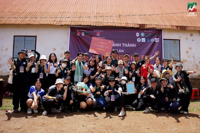 Sinh viên văn hóa hưởng ứng tháng nhân đạo quốc gia