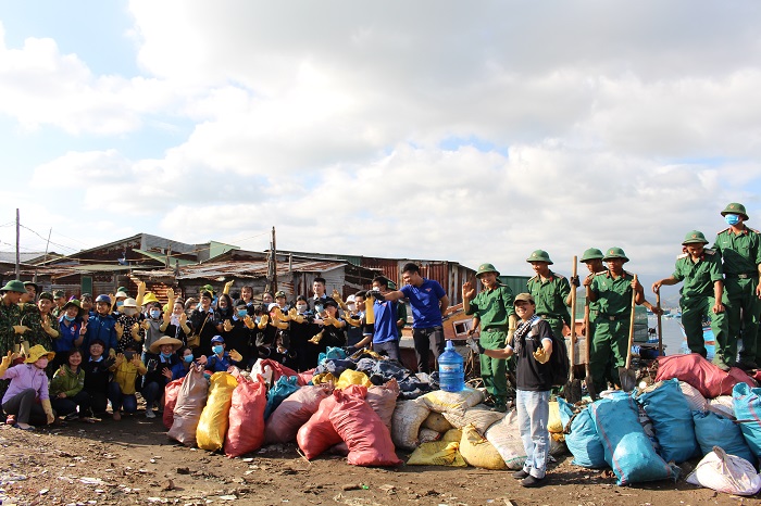 Sôi nổi hoạt động “sóng xanh” hướng về biển đảo và cộng đồng của sinh viên Văn hóa TP.HCM