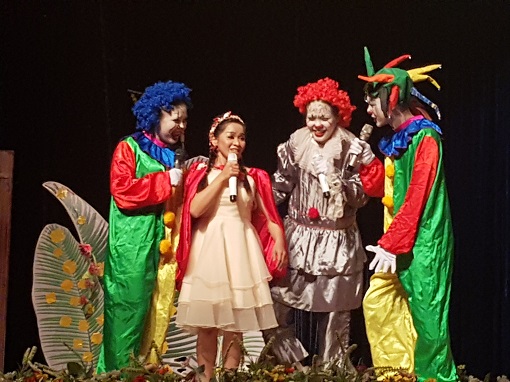 Thi kết thúc môn “Kỹ thuật hóa trang” bằng câu chuyện “Khăn đỏ lạc cổ tích”