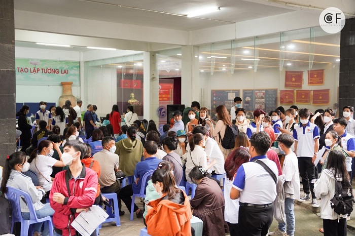 Tân sinh viên Khoa Quản lý văn hóa, nghệ thuật hào hứng trong ngày đầu đăng ký nhập học năm 2022-2023