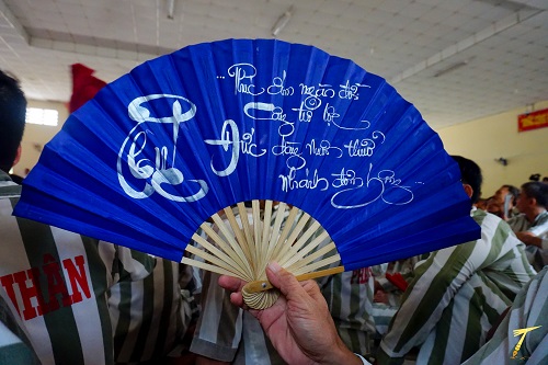 Chữ “Phúc” trên chiếc quạt và câu chuyện 17 năm không được gặp người thân!